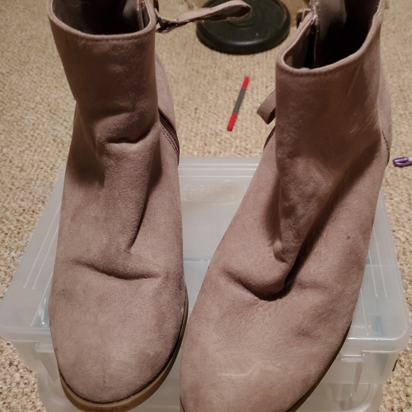Womens tan boots - Picture 1 of 2
